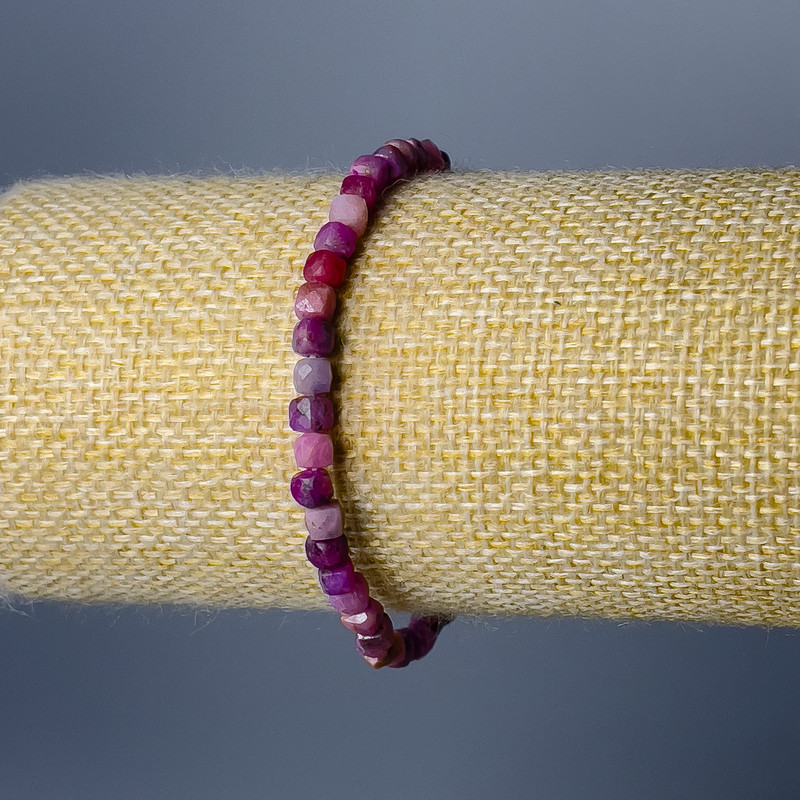 Tourmaline bracelet with natural stone, faceted cube, 4mm diameter, 18cm length (stretch)