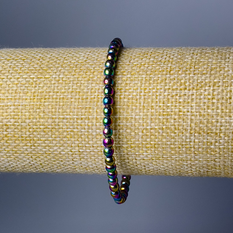 Hematite bracelet with smooth beads, 4 mm diameter ±, length 18 cm (stretch) with a 'petrol' tint