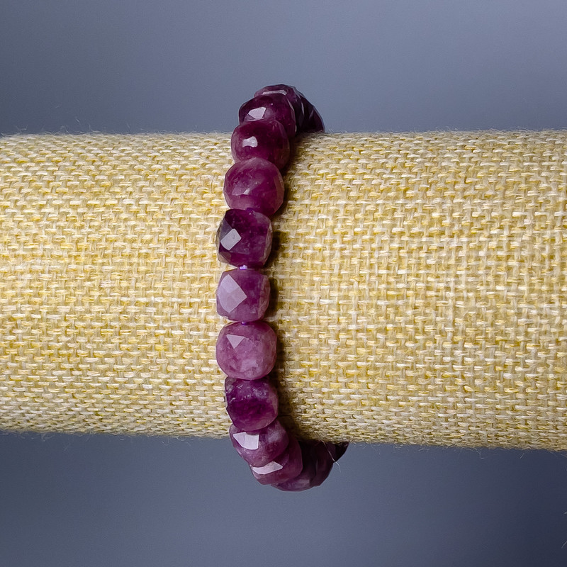 Tourmaline Bracelet, natural gemstone, faceted cube beads, 9 mm diameter, 18 cm length (stretch)