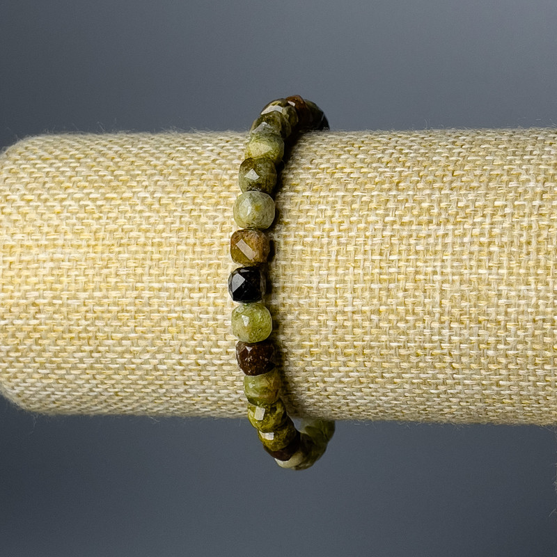 Grossular Bracelet (Green Garnet) natural faceted cube gemstone, diameter 6.5 mm, length 18 cm (stretch)
