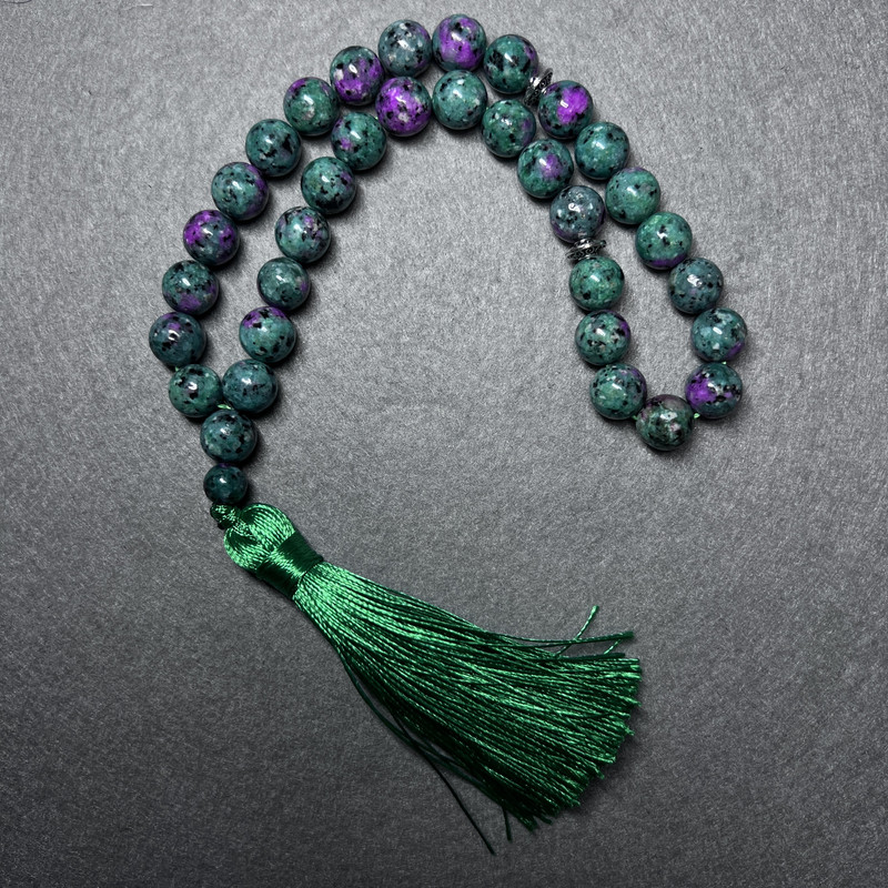 Zoisite Natural Stone Prayer Beads, Smooth Round Beads, 10 mm Diameter, 33 Beads, with Metal Inlays