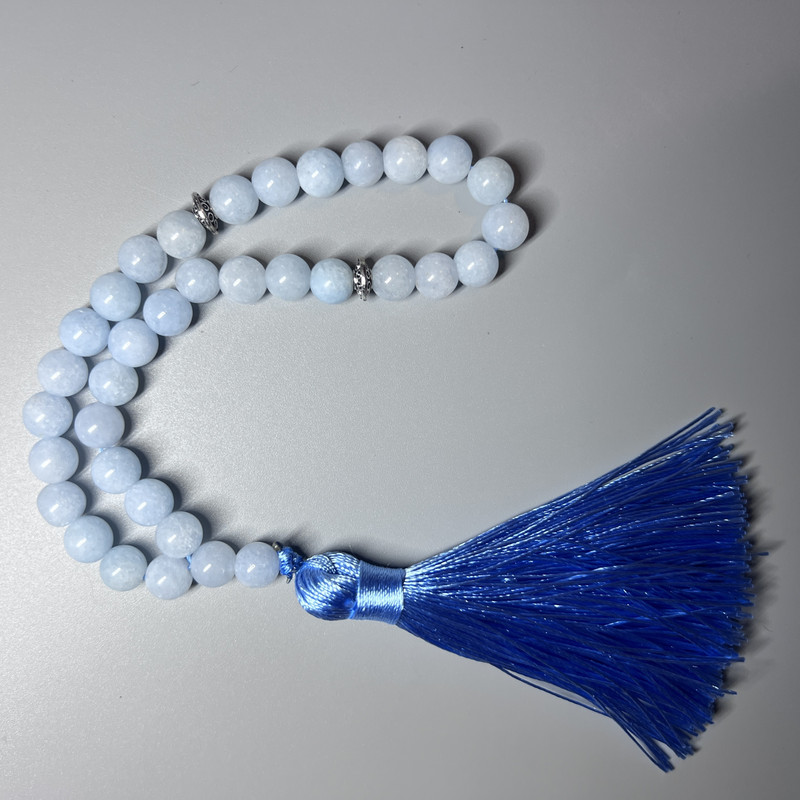 Aquamarine mala beads with natural stone, smooth beads, 8 mm diameter, 33 beads, with metal inserts