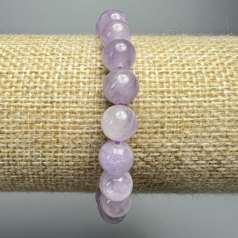 Lavender Amethyst Bracelet, 8 mm beads, 18 cm (stretch)