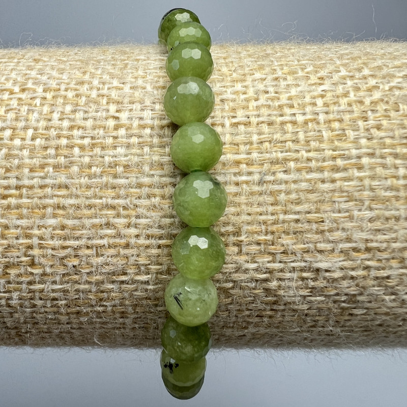 Canadian Jadeite Bracelet with natural stone, faceted beads, 6 mm diameter, 18 cm length +/- (stretch)