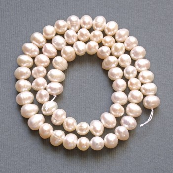 Freshwater round pearls on a string, diameter 6x5mm+-, length 35cm+