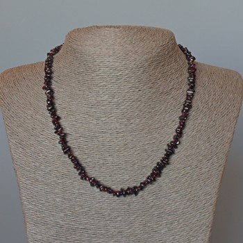 Garnet necklace with natural stone chips, diameter 5×2 mm, length 47 cm