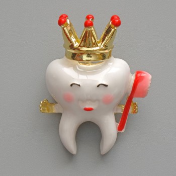 Brooch pendant Tooth with Crown in white, pink, and gold enamel, gold-tone metal 25×32 mm
