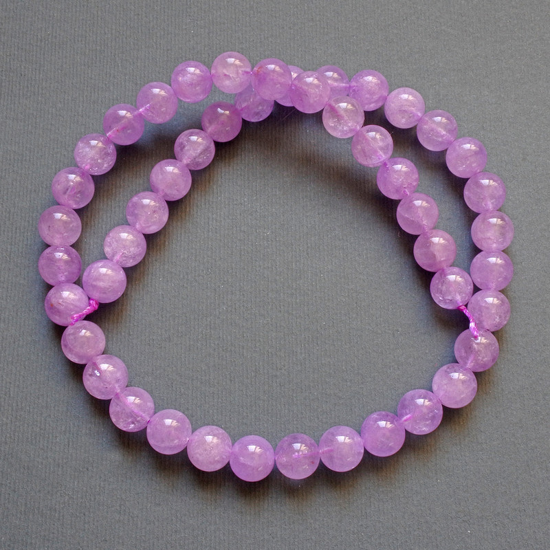 Lavender Amethyst Beads, natural stone smooth round beads, 8.5 mm diameter, 38 cm length on thread