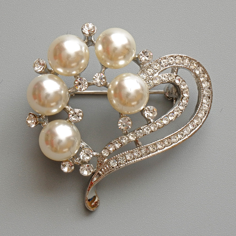 Accent Brooch Pendant with White Beads and Crystals, Silver-Tone Metal 38×36 mm