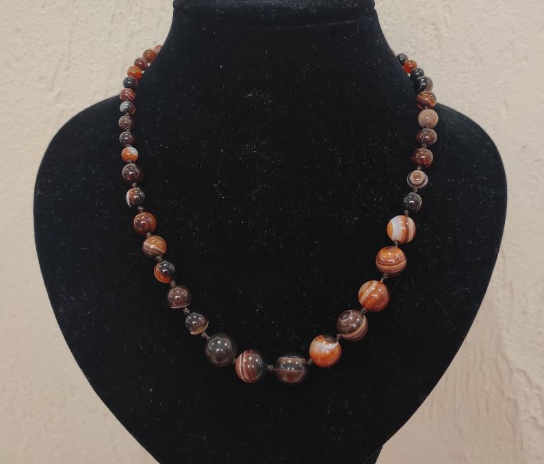 Brown Agate Necklace with natural stone, smooth beads in graduated sizes, diameter 6-10 mm ±, length 50 cm ±
