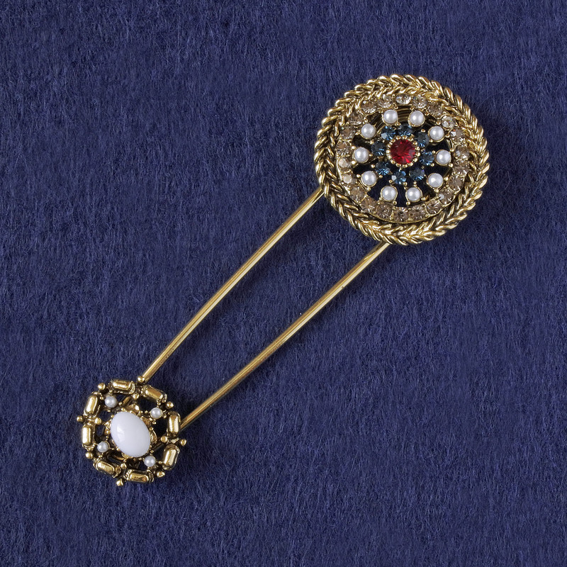 Brooch-pin with white, blue, and red rhinestones, white beads, gold-tone metal 75×25 mm+