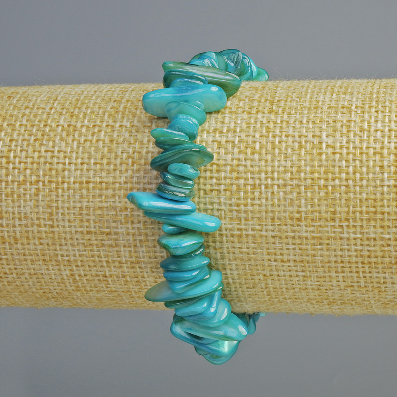 Blue-tinted mother-of-pearl chip bracelet, 10x2 mm diameter, 18 cm long (stretch)