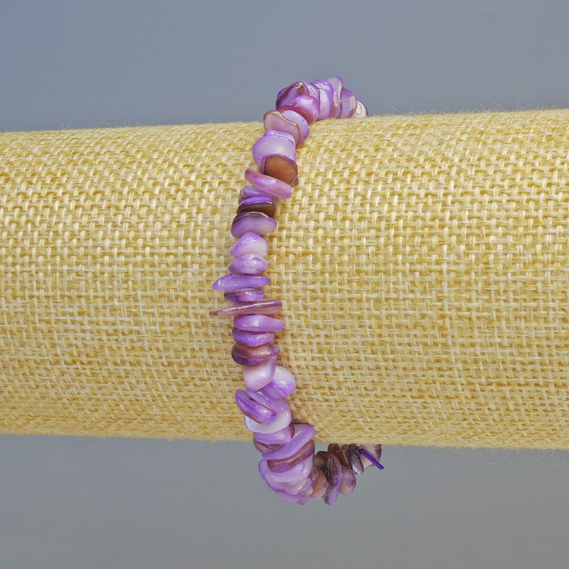 Bracelet with tinted purple mother-of-pearl granules, diameter 7×2.5 mm, stretch band, length 18 cm+