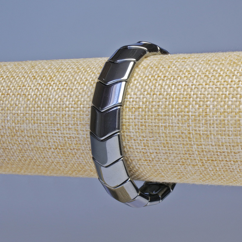 Hematite Bracelet, Black Zigzag, 14x13 mm diameter +/-, 18 cm length +/- stretch