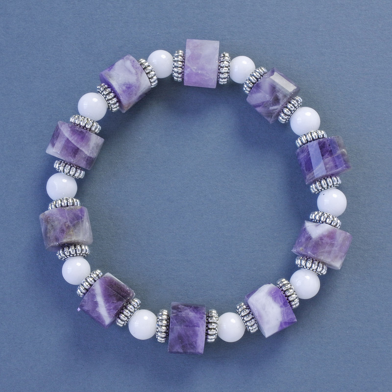 Hexagonal Amethyst Bracelet, 10x7 mm diameter +/- and White Agate, 6 mm diameter +/-, length 18 cm +/- stretch