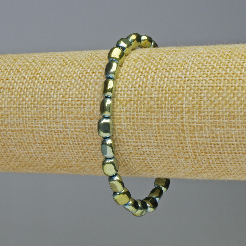 Hematite bracelet with oval beads, green chameleon color, 7x7 mm, stretchy, length 18 cm ±