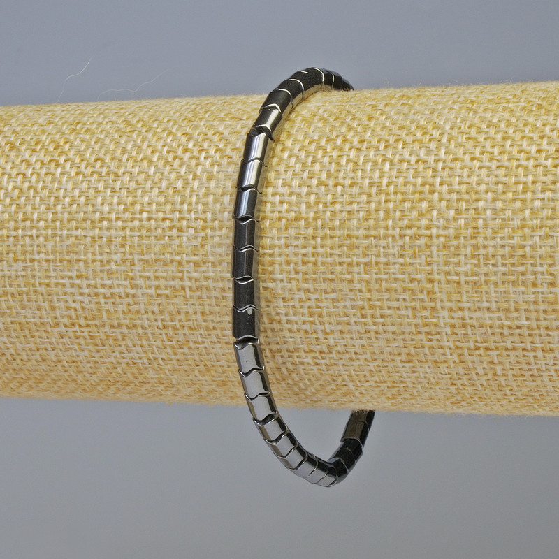 Hematite bracelet with cylindrical zigzag elements, black color, 4x4 mm diameter, 18 cm length, stretch bracelet