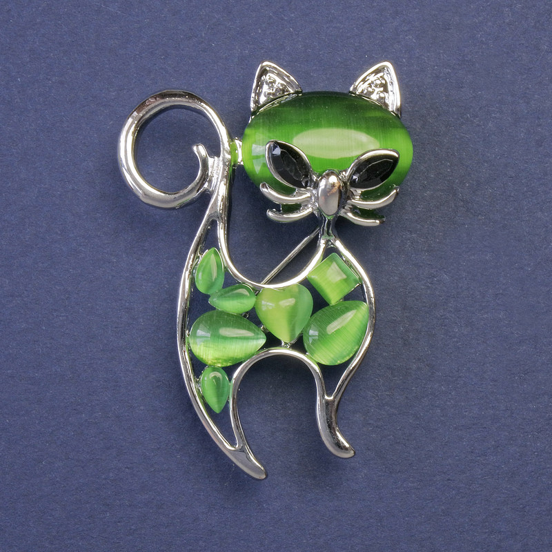 Brooch-pendant 'Kitty' with green cat's-eye stone, silver-tone metal, 30x45mm+