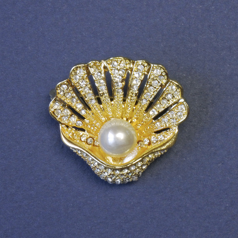 Shell with White Pearl Brooch, Crystals Encrusted, 28x28 mm, Gold-Tone Metal