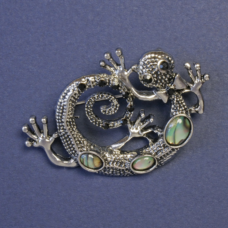 Lizard Brooch Pendant with Chalcedony