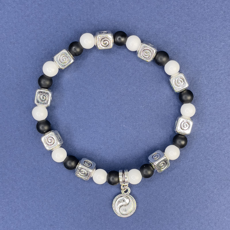 Bracelet with white agate beads (artificial) and shungite beads (artificial), 6 mm diameter, length 18 cm ±, stretch