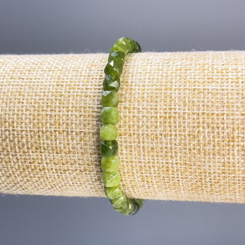 Faceted Jadeite Bracelet, Cube Bead, 5 mm Diameter, 18 cm Stretch