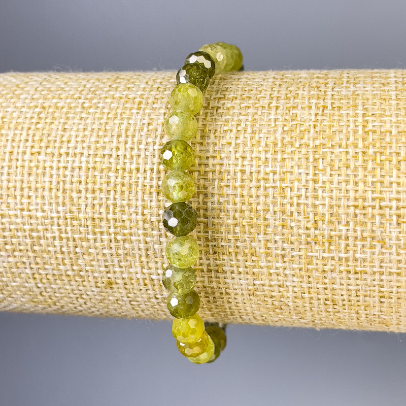 Grossular Bracelet (Green Garnet) Faceted Bead, 6 mm Diameter, 18 cm Length, Stretchy