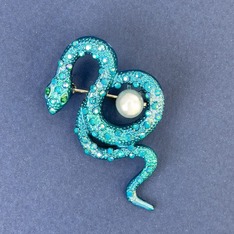 Snake Brooch with Blue Enamel and Pearl, Silver-Toned Metal 46×25mm +