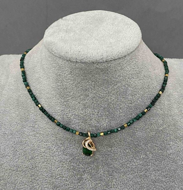 Malachite faceted cube choker, diameter 2 mm ±, with a gold-toned metal pendant, length 36–40 cm ± with a clasp