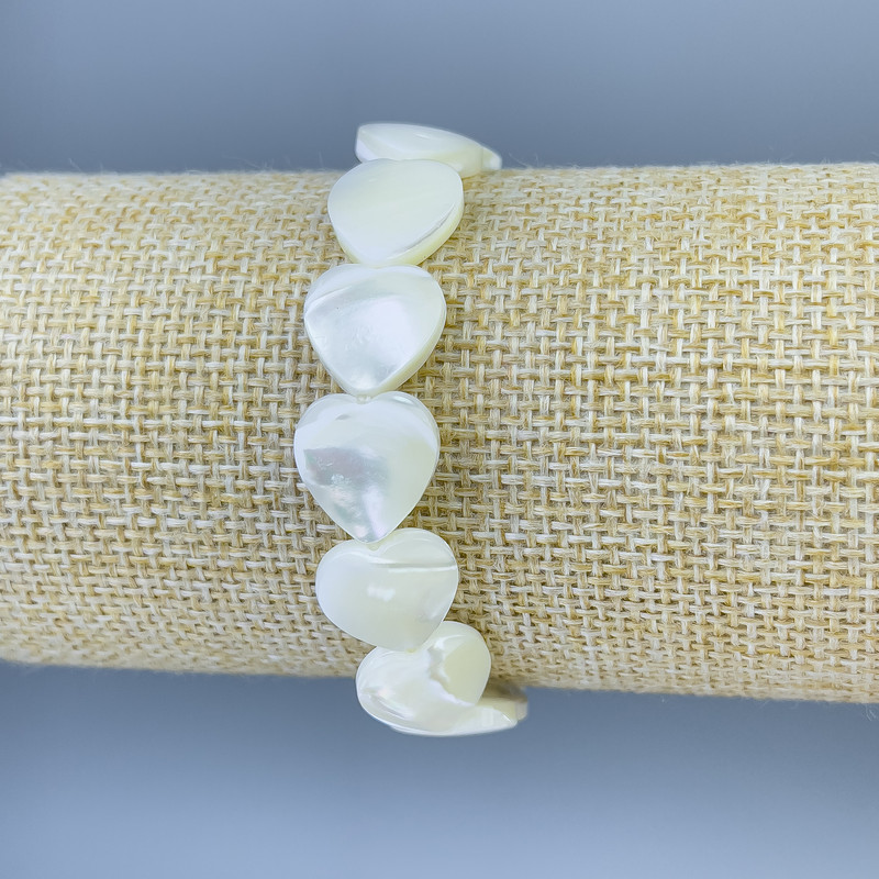 Stretch bracelet with Mother-of-Pearl Hearts, diameter 13x12 mm, length 18 cm