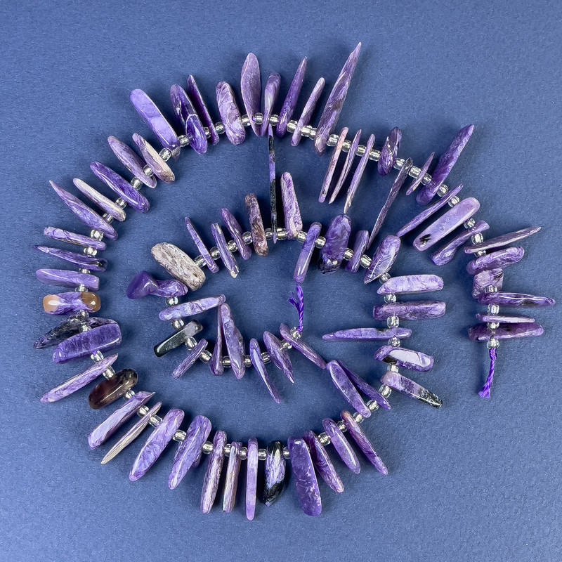 Charoite chip beads 15-19×2-6 mm +/- with seed beads on thread, length 40 cm+