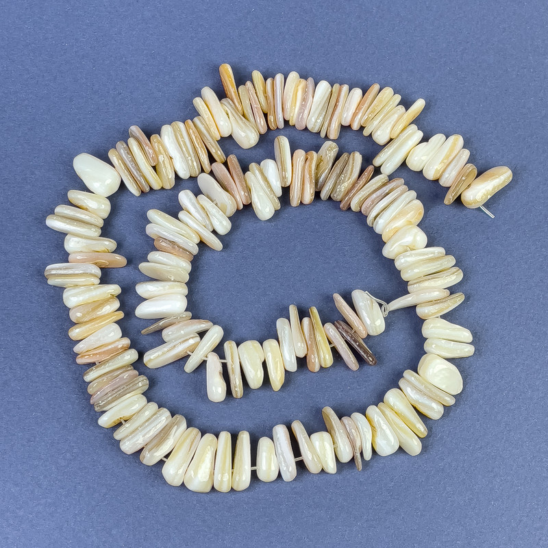 Agate chip beads 14x3-5mm on thread, length 41 cm+