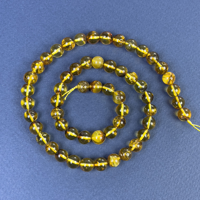 Amber beads smooth ball 8 mm on thread, length 39 cm