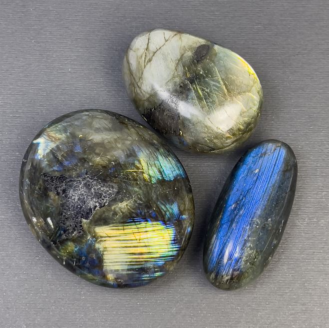 Price per 100 g. Labradorite tumbled stone 20x35x40 mm ± weight from 20 g
