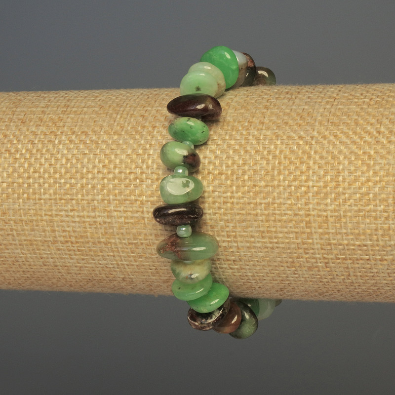 Chrysoprase Faceted Bracelet, 8–12×4 mm diameter, with 3 mm seed beads, 18 cm length, stretch