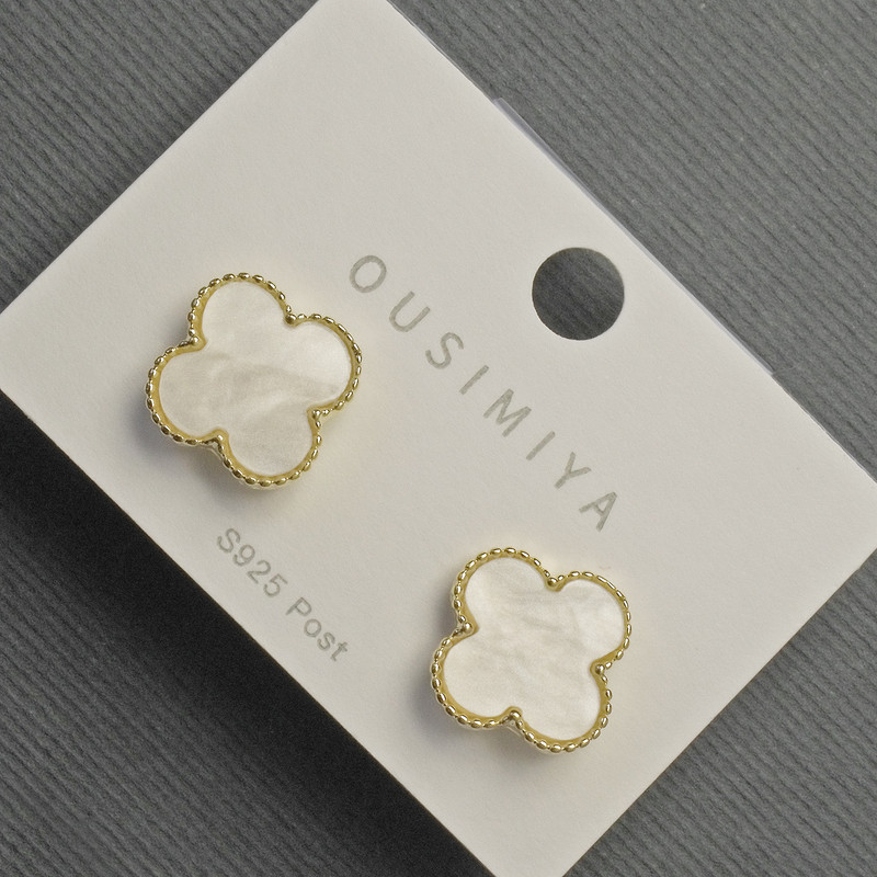 Stud Earrings Shamrock 14mm +/- Pearlescent Gold-Tone Metal