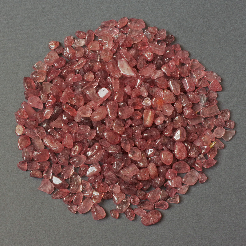 Natural Strawberry Quartz Stone Chip, Undrilled, 4-13×4-6 mm +/- (per 100 g +/-)