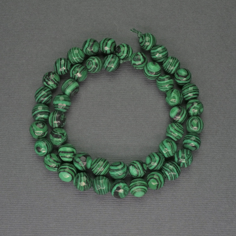 Malachite beads, faceted ball, 8 mm diameter ± on thread, length 37 cm ±