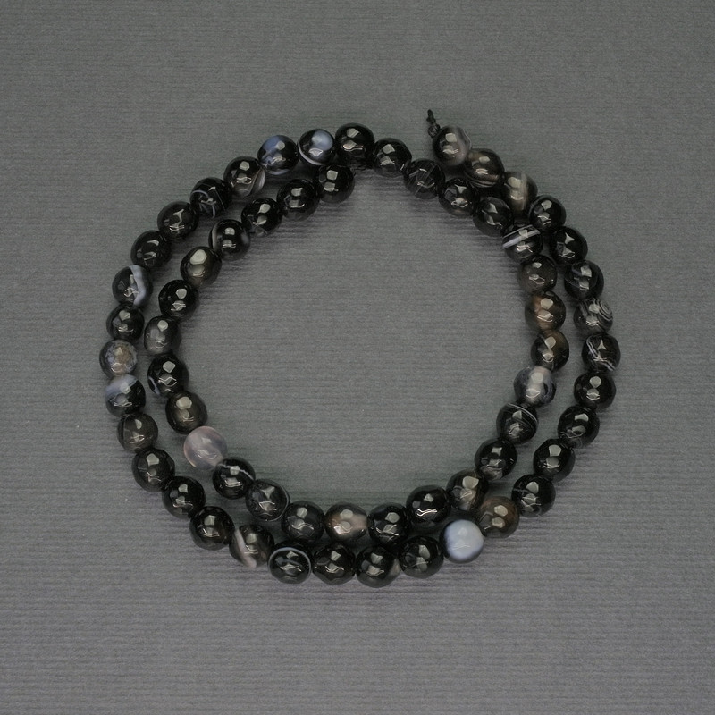 Faceted agate beads – ball-shaped, 6 mm diameter ± on a thread, length 37 cm+