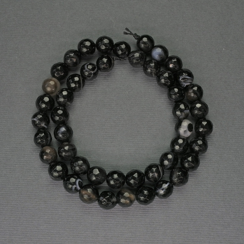 Faceted Agate Beads – Round Balls, 8 mm diameter ± on a string, length 37 cm+