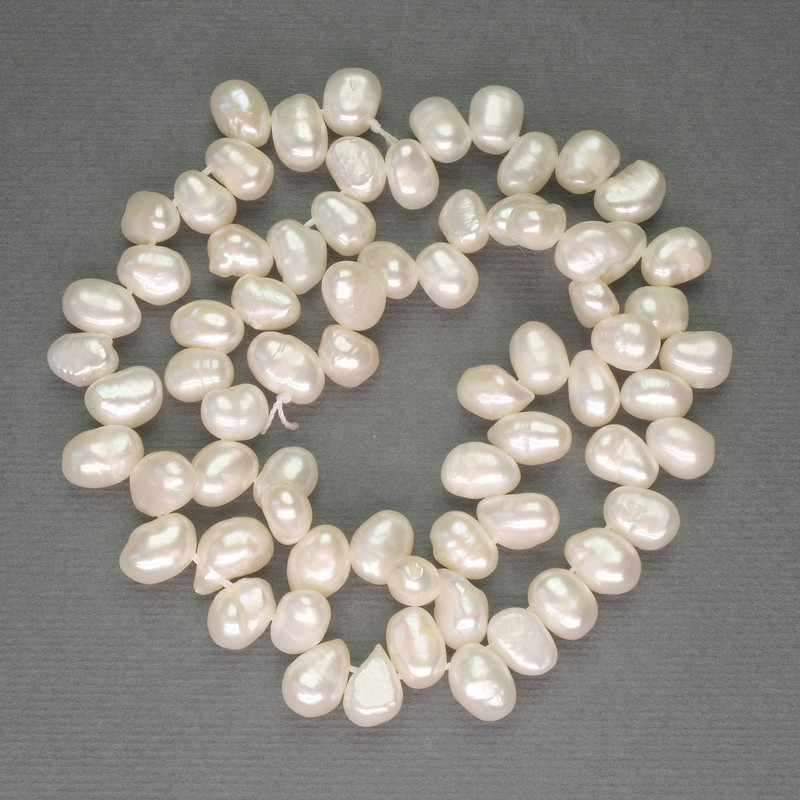 Freshwater white oval pearls on a thread, diameter 7×7–9 mm, length 40 cm