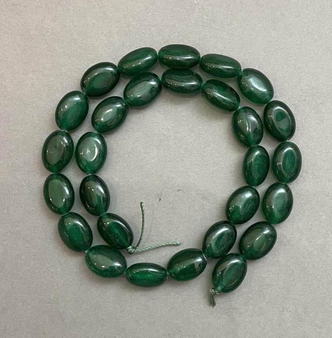 Chrysoprase Oval Beads, diameter 13x10mm, on thread, length 39cm+