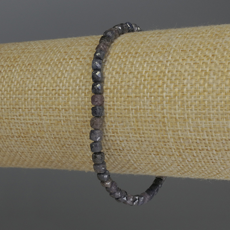 Sapphire Faceted Cube Bracelet, 4 mm Diameter, 18 cm Length, Stretch