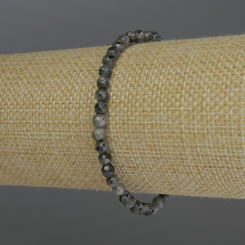 Labradorite bracelet with a faceted bead, 4 mm diameter, 18 cm stretch