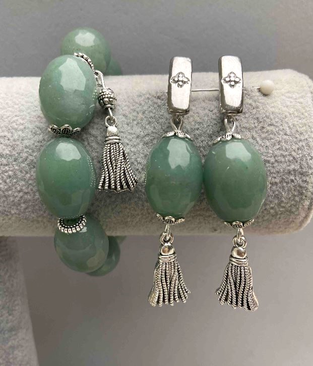 Jadeite Bracelet and Earrings Set, Faceted Oval Jadeite, 21×15 mm diameter, 64 mm length ±, with metal inserts, stretch bracelet length 18 cm ±