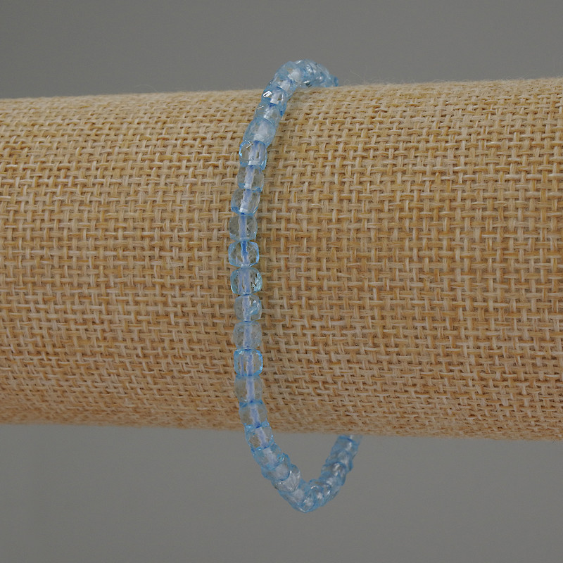 Bracelet with natural topaz, faceted cube beads, 4×4 mm diameter, 18 cm length, stretch