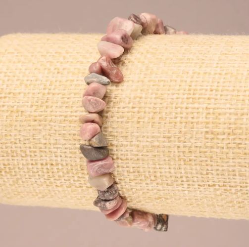 Rhodonite chip bracelet on elastic, 6-8 mm