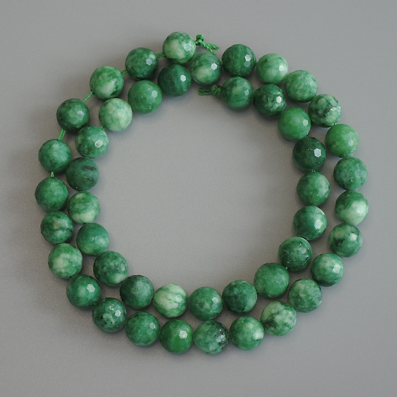 Chrysoprase Beads, Faceted Round Bead, 8mm Diameter ±, on Thread, 37cm Length ±