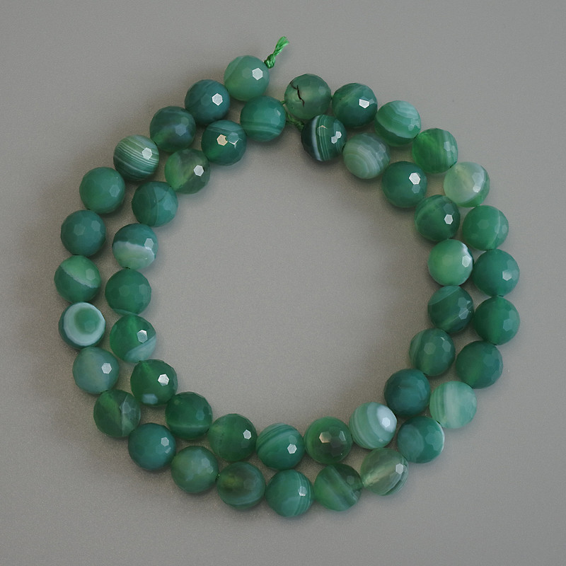 Agate beads faceted ball 8 mm ± on a thread, length 38 cm ±