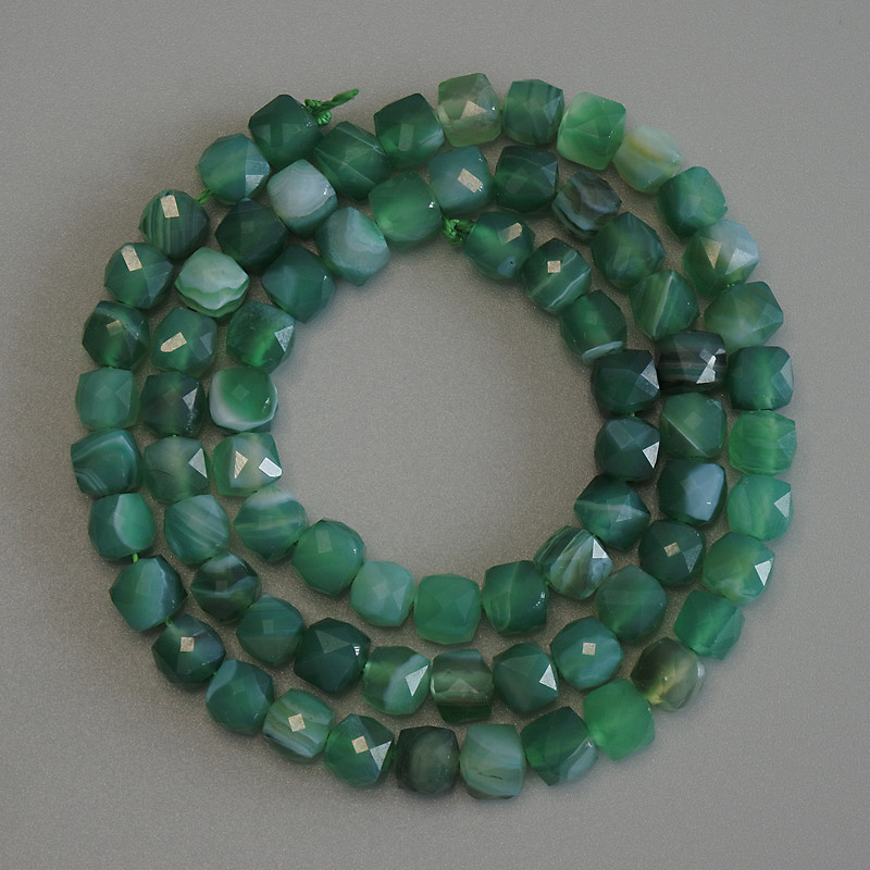 Faceted agate cube beads 5x5 mm ± on a thread, length 37 cm+